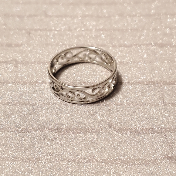 Cool Wave Ring - Picture 2 of 2
